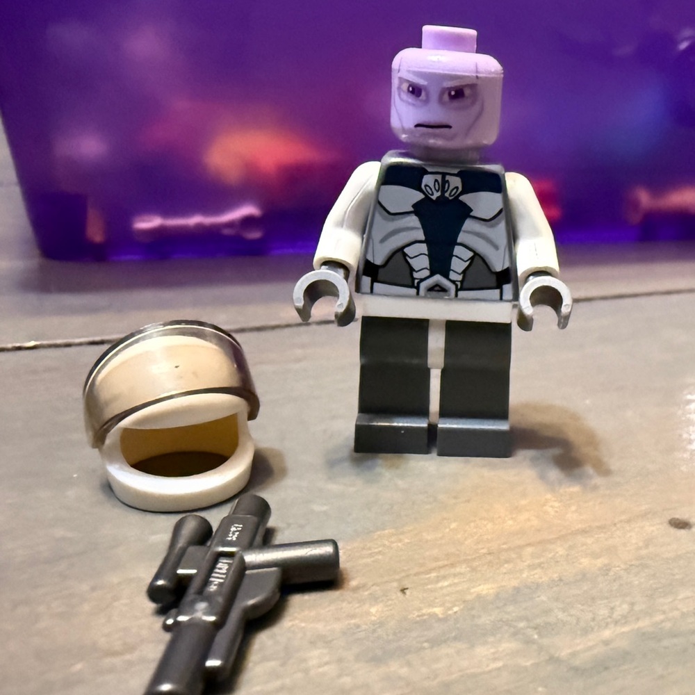 Umbara LEGO Minifigure with Accessories